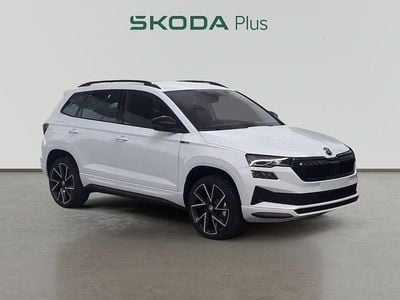 Gris plata Usado 2024 Skoda Karoq SportLine SUV | 31.590 € (Caro)