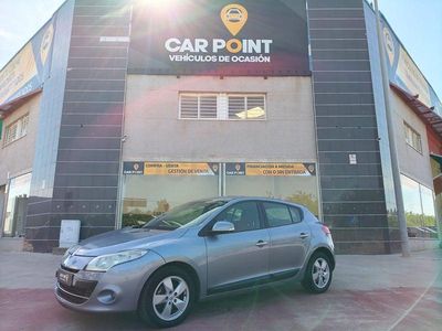 Usado Renault Mégane III Dynamique 105 CV (77 kW) 2010 Gris / plata Berlina