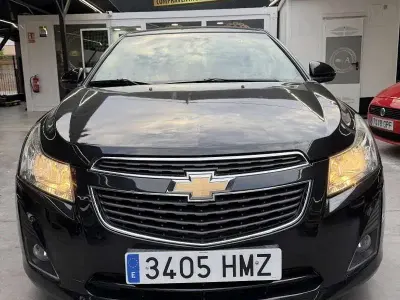 Usado Chevrolet Cruze LS 163 CV (119 kW) 2012 Negro Utilitario
