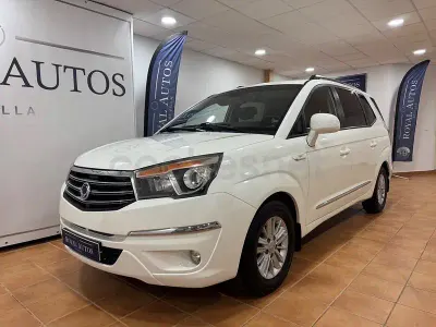 Usado SsangYong Rodius 155 CV (114 kW) 2014 Blanco Monovolumen