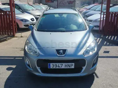 Usado Peugeot 308 SW Access 112 CV (82 kW) 2013 Gris / plata Familiar