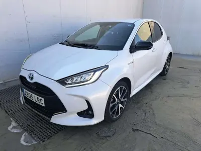 Usado Toyota Yaris Plus 116 CV (85 kW) 2021 Blanco Utilitario
