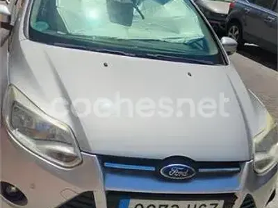 Usado Ford Focus Trend 125 CV (91 kW) 2013 Gris / plata Berlina