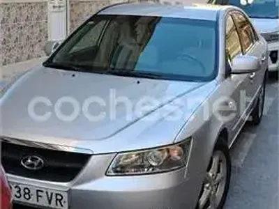 Usado Hyundai Sonata Comfort 140 CV (102 kW) 2007 Gris / plata Berlina