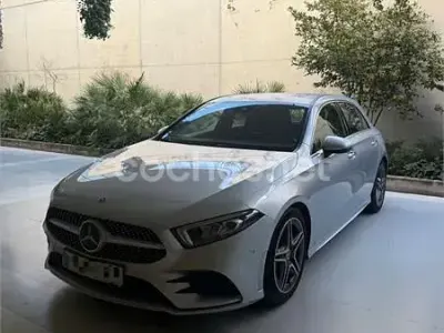 Usado Mercedes A180 122 CV (89 kW) 2019 Gris / plata Berlina
