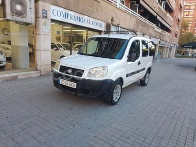 Blanco Usado 2010 Fiat Doblò Active Monovolumen | 5500 € (Caro)