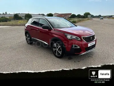 Usado Peugeot 3008 Allure 130 CV (95 kW) 2019 Granate SUV