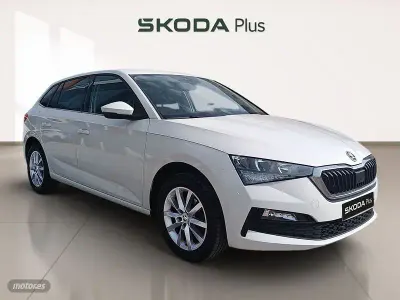 Usado Skoda Scala Ambition 110 CV (80 kW) 2022 Blanco Utilitario