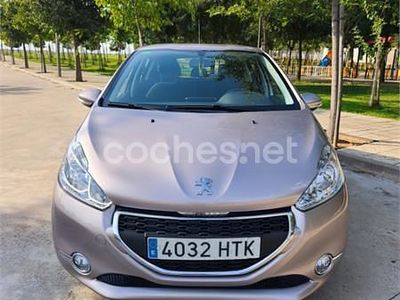 Violeta / lila Usado 2012 Peugeot 208 Active Utilitario | 5400 € (Precio justo)