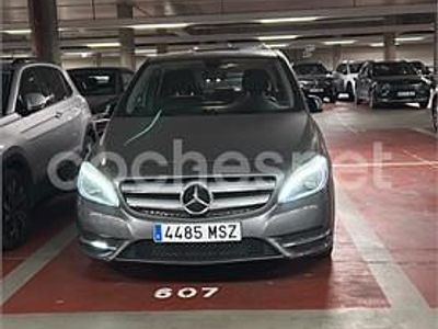 Usado Mercedes B180 116 CV (85 kW) 2013 Gris / plata Monovolumen