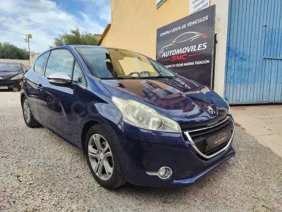 Usado Peugeot 208 Allure 95 CV (69 kW) 2012 Azul Utilitario