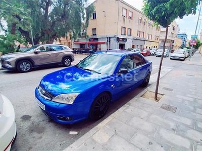 Usado Ford Mondeo Ghia 130 CV (95 kW) 2001 Azul Berlina