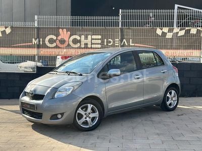 Gris / plata Usado 2010 Toyota Yaris Berlina | 7999 € (Precio justo)
