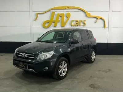 Usado Toyota RAV4 Executive 136 CV (100 kW) 2008 Gris / plata SUV