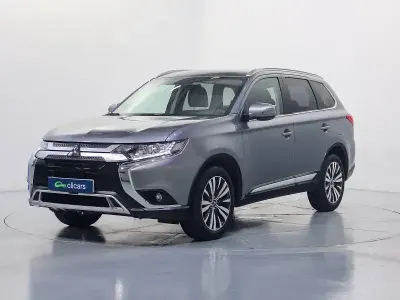 Usado Mitsubishi Outlander Motion 150 CV (110 kW) 2020 Gris / plata SUV