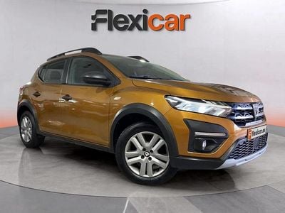 Usado Dacia Sandero Comfort 91 CV (66 kW) 2022 Naranja Utilitario