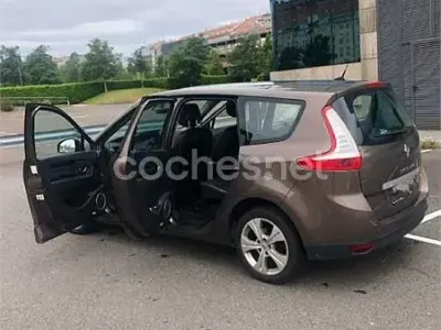 Usado Renault Scénic III Dynamique 130 CV (95 kW) 2011 Beige Monovolumen