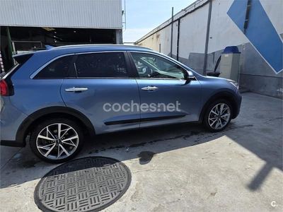 Käytetty Kia Niro 141 HP (103 kW) 2022 Sininen Katumaasturi