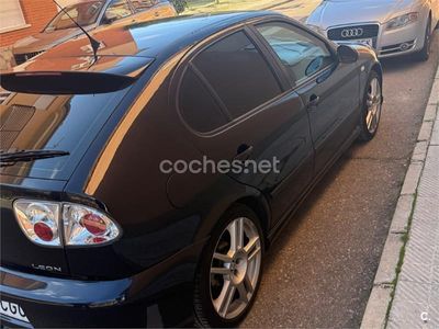 Usado Seat Leon Sport 150 CV (110 kW) 2003 Negro Berlina