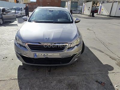 Usado Peugeot 308 SW Active 120 CV (88 kW) 2015 Gris / plata Familiar