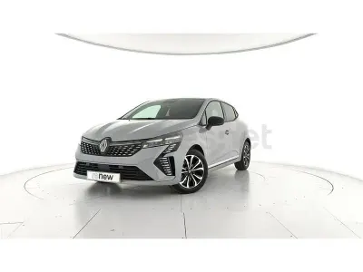 Usado Renault Clio V Techno 100 CV (73 kW) 2025 Gris / plata Berlina