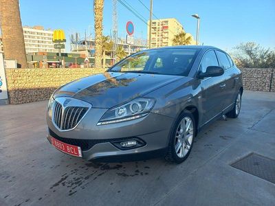 Usado Lancia Delta 120 CV (88 kW) 2010 Gris / plata Utilitario