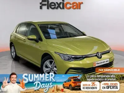 Usado VW Golf VIII Life 131 CV (96 kW) 2022 Amarillo Berlina