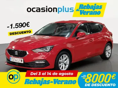 Usado Seat Leon Reference 110 CV (80 kW) 2022 Rojo Berlina