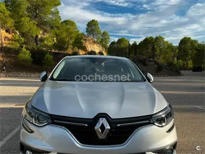 Usado Renault Mégane IV Business 110 CV (80 kW) 2017 Gris / plata Berlina