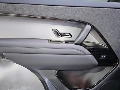 Usado Land Rover Range Rover Sport 550 CV (404 kW) 2023 Gris SUV