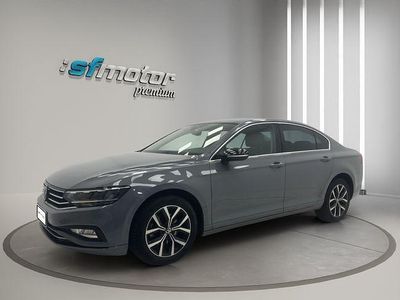 Usado VW Passat Business 150 CV (110 kW) 2022 Gris / plata Berlina