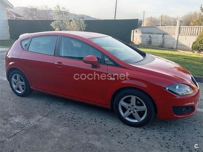 Usado Seat Leon 90 CV (66 kW) 2010 Rojo Utilitario
