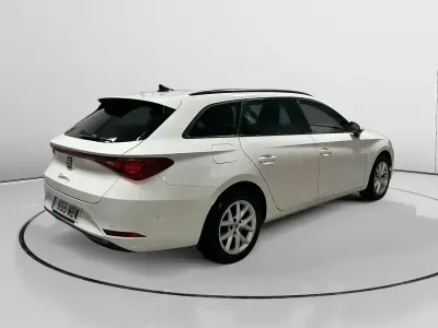 Usado Seat Leon Style 116 CV (85 kW) 2022 Blanco Familiar