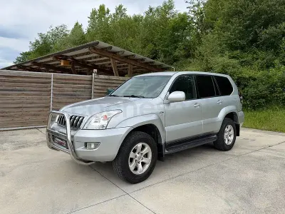 Begagnad Toyota Land Cruiser 166 HK (122 kW) 2005 Grå SUV