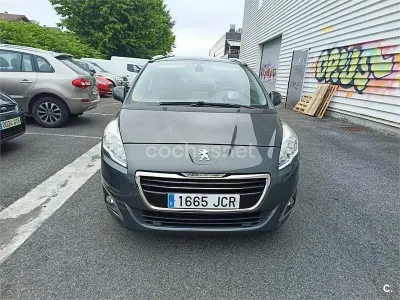 Usado Peugeot 5008 Allure 150 CV (110 kW) 2015 Gris / plata Monovolumen