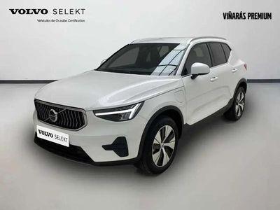 Begagnad Volvo XC40 Core 211 HK (155 kW) 2023 Vit SUV