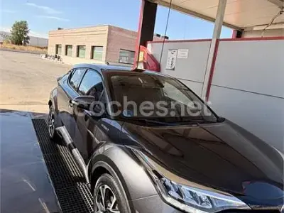 Usado Toyota C-HR Advance 184 CV (135 kW) 2022 Gris / plata SUV