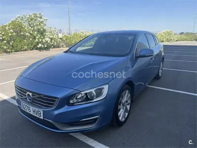 Usado Volvo V60 Momentum 115 CV (84 kW) 2013 Azul Familiar