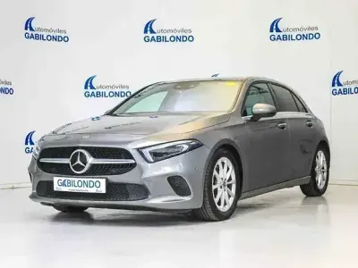 Usado Mercedes A180 116 CV (85 kW) 2021 Gris / plata Berlina