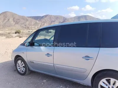 Usado Renault Espace Privilege 150 CV (110 kW) 2006 Gris / plata Monovolumen