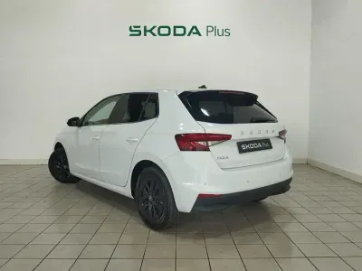 Usado Skoda Fabia Selection 95 CV (69 kW) 2025 Blanco Utilitario