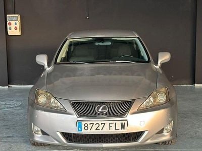 Usado Lexus IS220d Luxury Line 177 CV (130 kW) 2007 Gris / plata Berlina