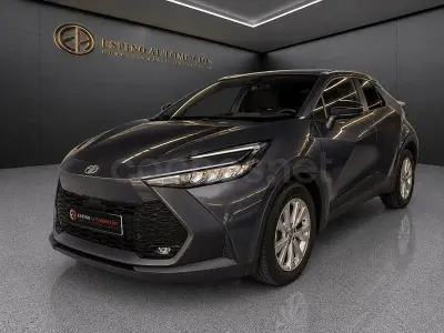 Usado Toyota C-HR Active 140 CV (102 kW) 2024 Gris / plata SUV