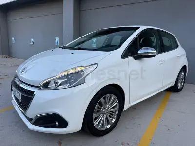 Usado Peugeot 208 Allure 110 CV (80 kW) 2017 Blanco Utilitario