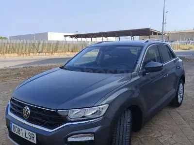 Usado VW T-Roc Advance 150 CV (110 kW) 2021 Gris / plata SUV