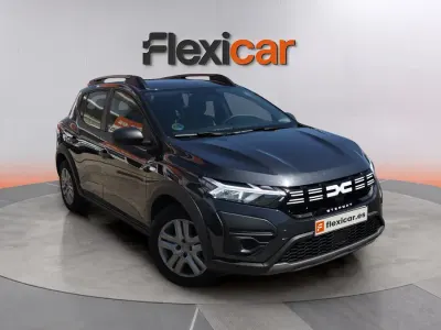 Usado Dacia Sandero Essentiel 101 CV (74 kW) 2023 Gris Berlina