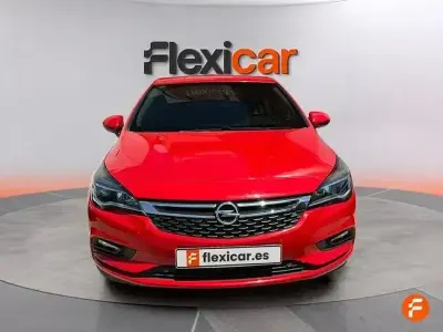 Usado Opel Astra Selective 110 CV (80 kW) 2018 Rojo