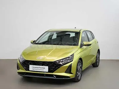 Usado Hyundai i20 100 CV (73 kW) 2024 Amarillo Utilitario
