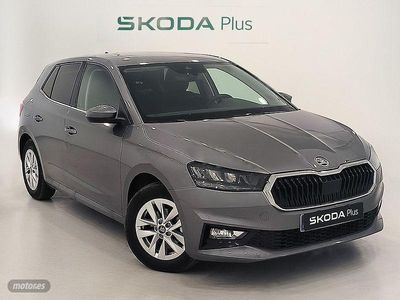 Usado Skoda Fabia Selection 95 CV (69 kW) 2025 Gris / plateado Berlina