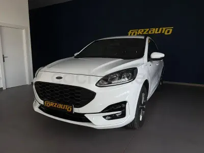 Usado Ford Kuga ST-Line 225 CV (165 kW) 2023 Blanco SUV
